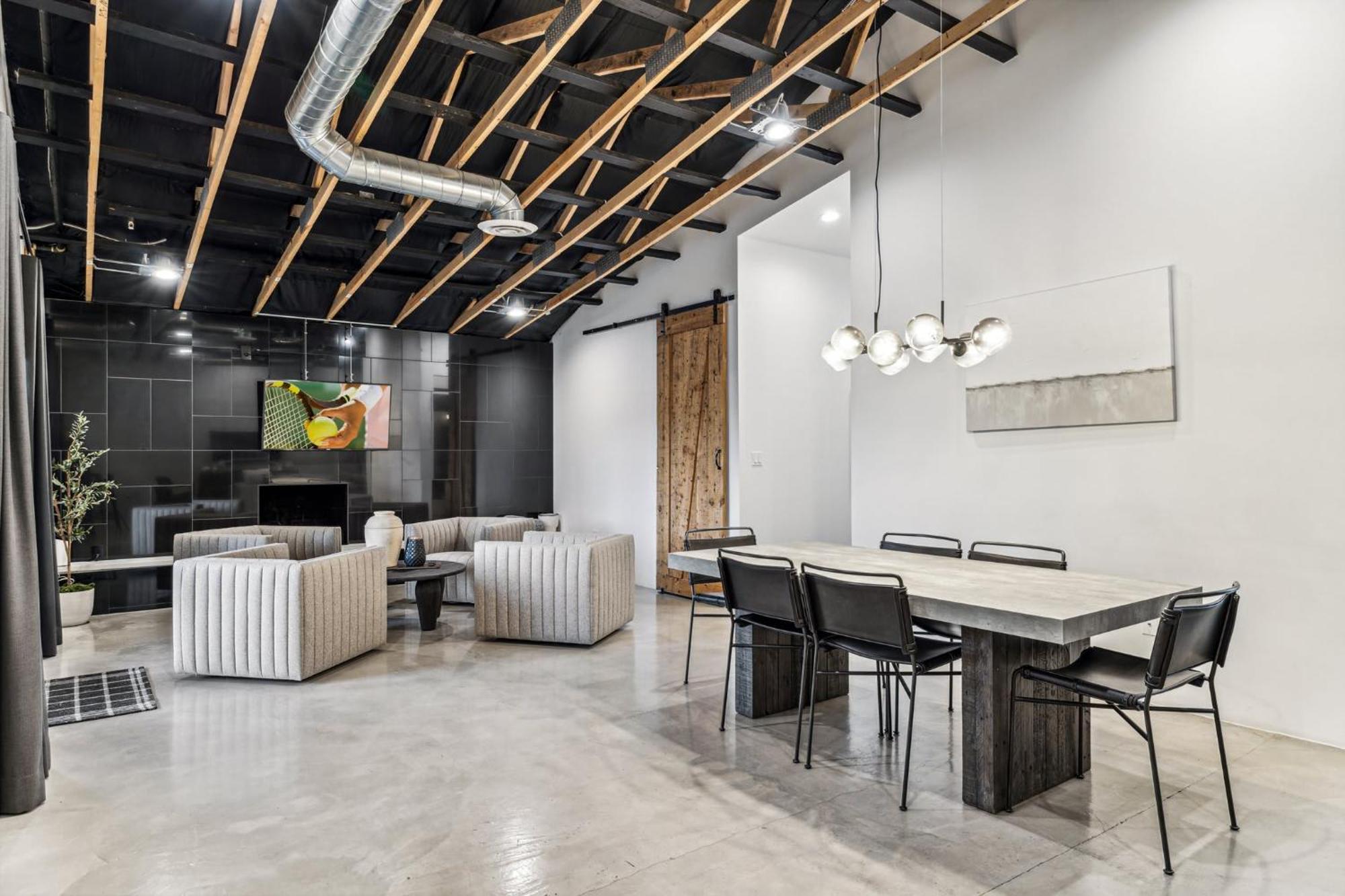 Modern Industrial-near Old Town Holiday home Scottsdale
