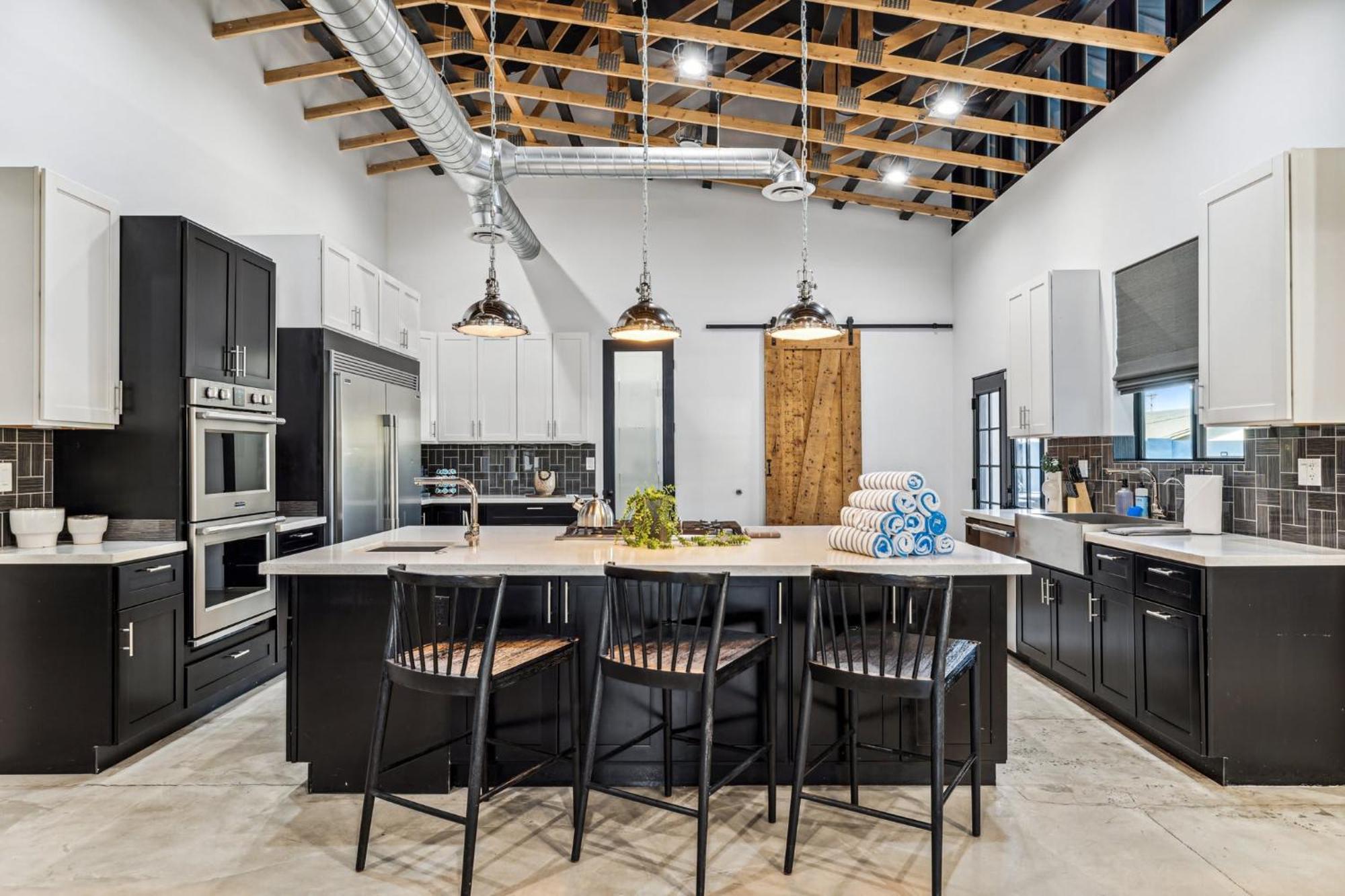 Modern Industrial-near Old Town Holiday home